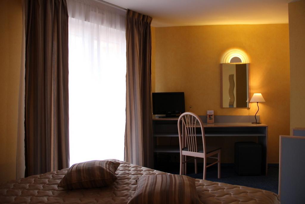 Au Relais De L'Oust Hotel Lanouee Ngoại thất bức ảnh